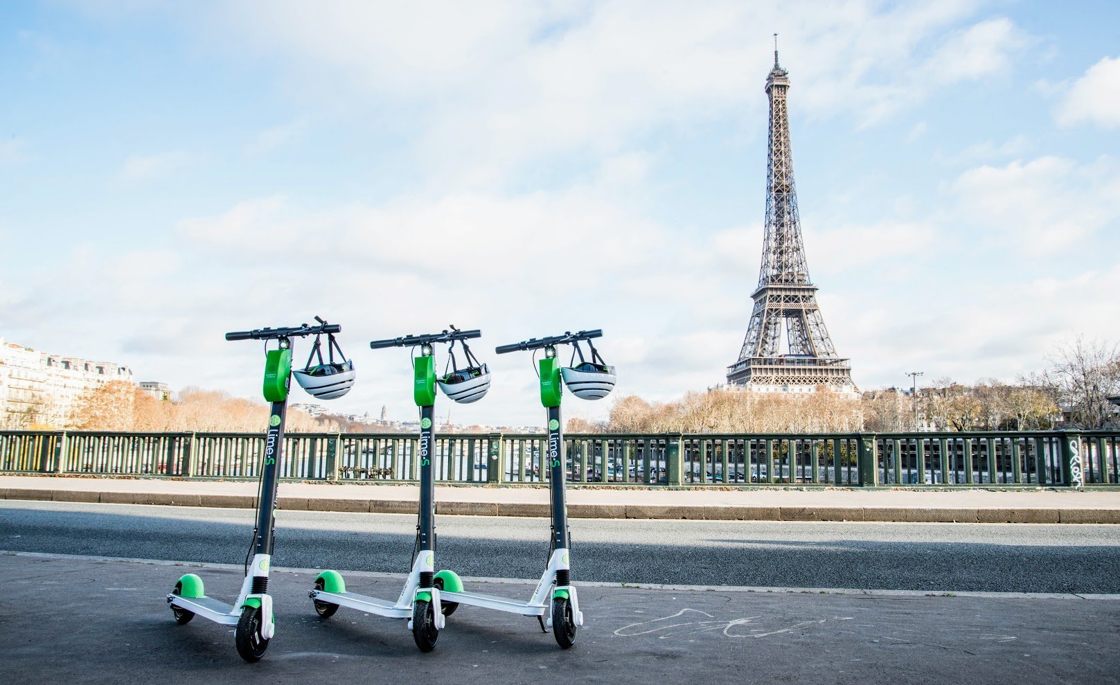 В Париже принудительно ограничат скорость прокатных электросамокатов до 10 км/ч
