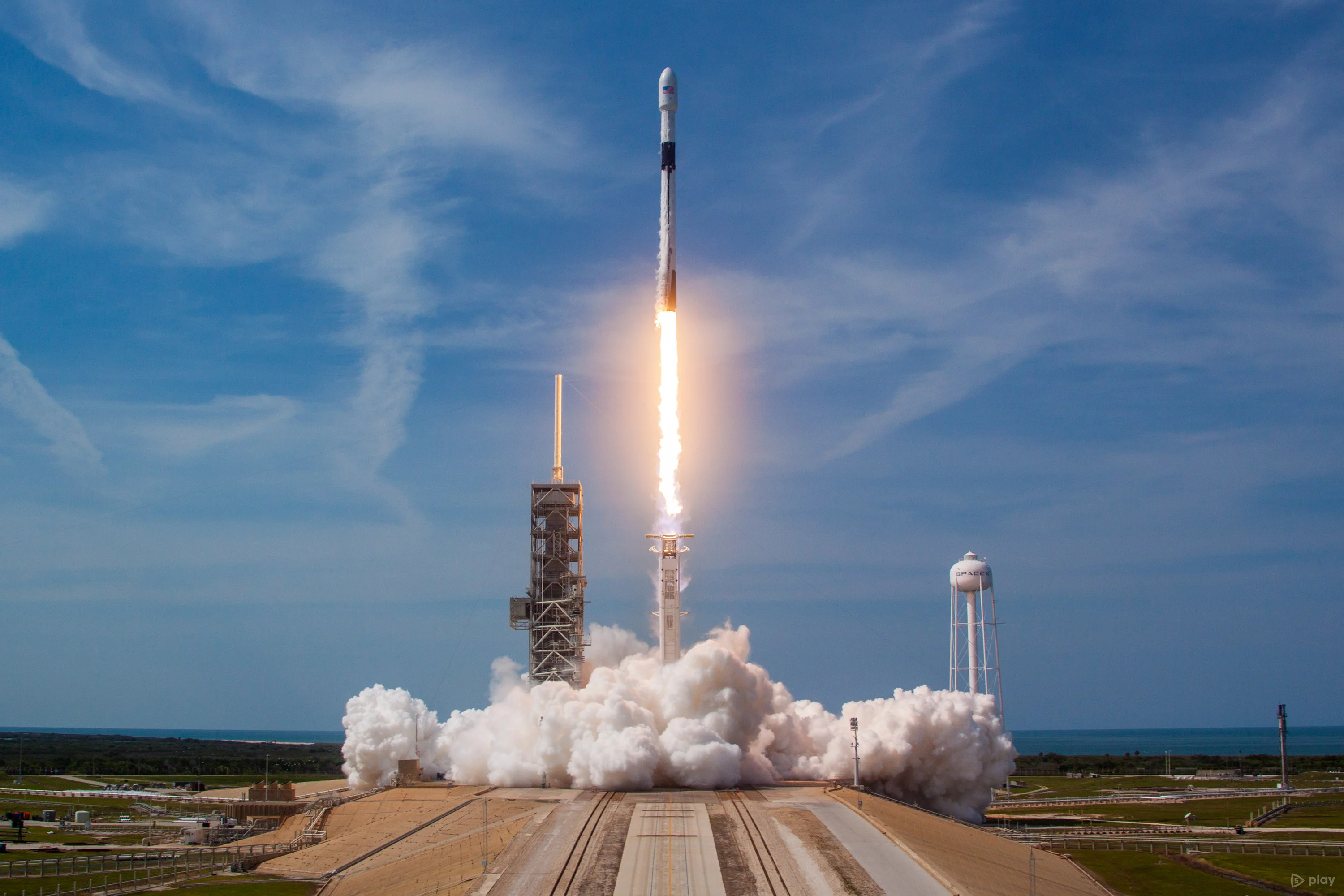 SpaceX намерена провести 52 запуска в 2022 году