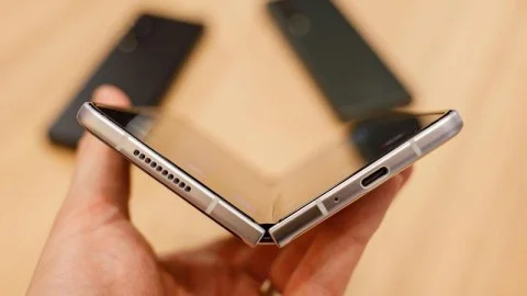 An insider learned about two features of the upcoming Samsung Galaxy Z Fold4