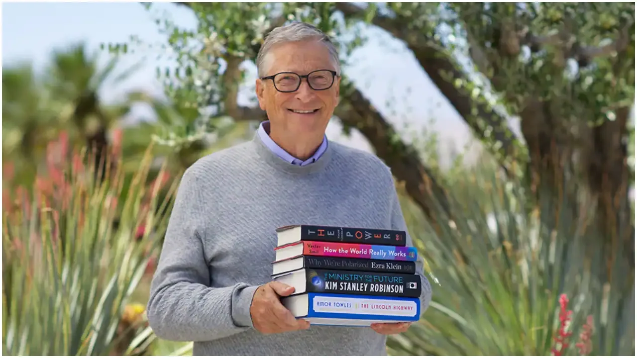 Билл Гейтс посоветовал ТОП-5 книг на лето
