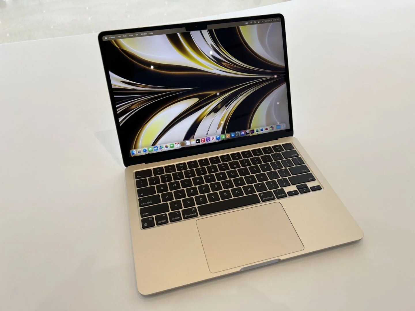 MacBook Air M2 is as powerful as the Pro model