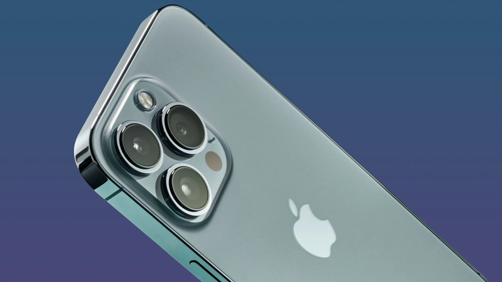 Грядущий iPhone 14 Pro появился на реальных фото и видео