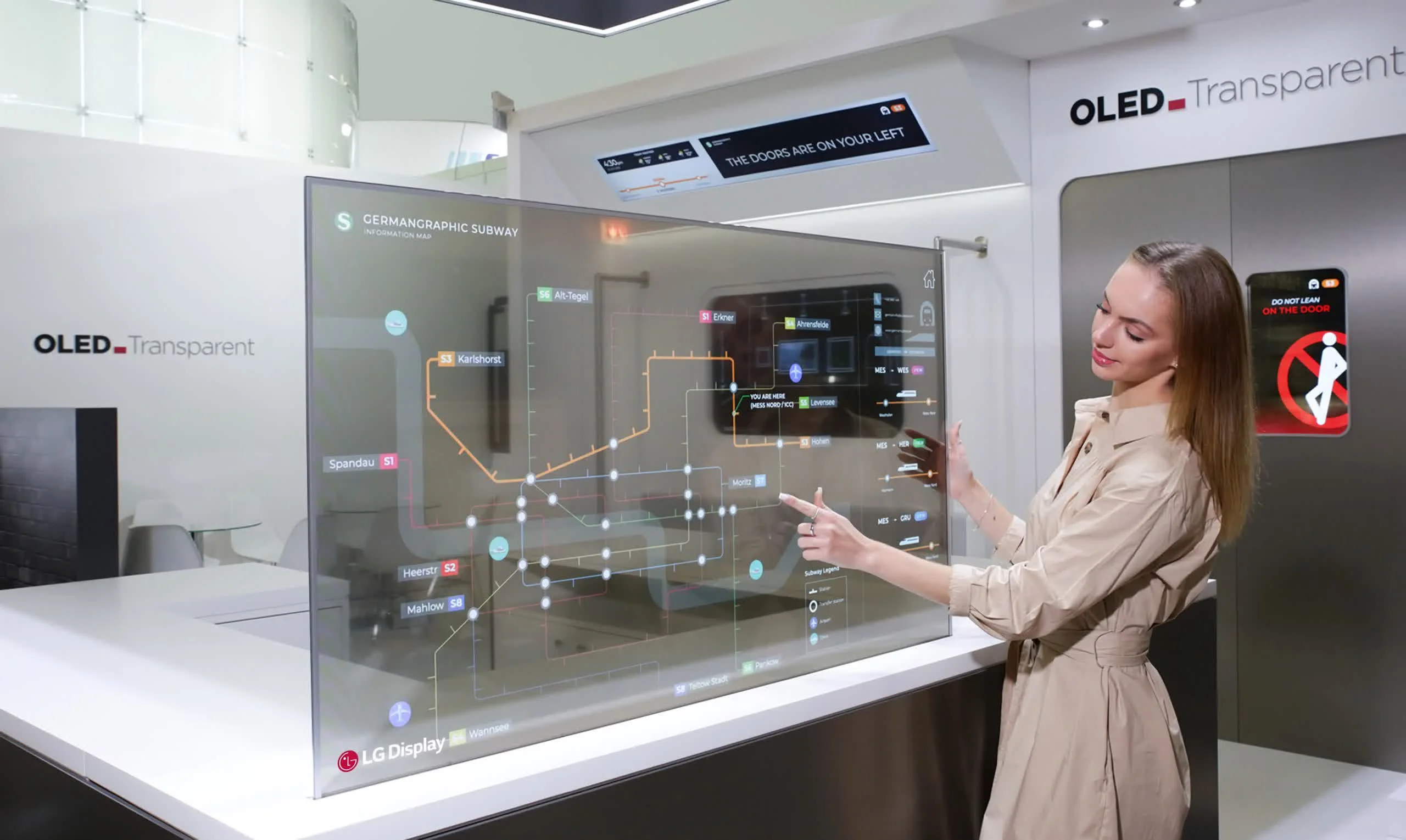 LG предлагает заменить окна в метро на прозрачные ТВ-панели