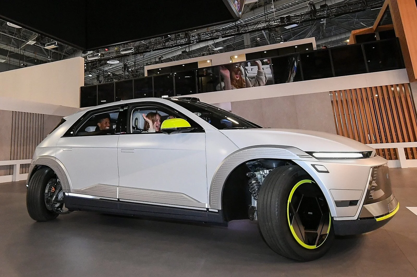 Hyundai presented a concept car that can drive sideways